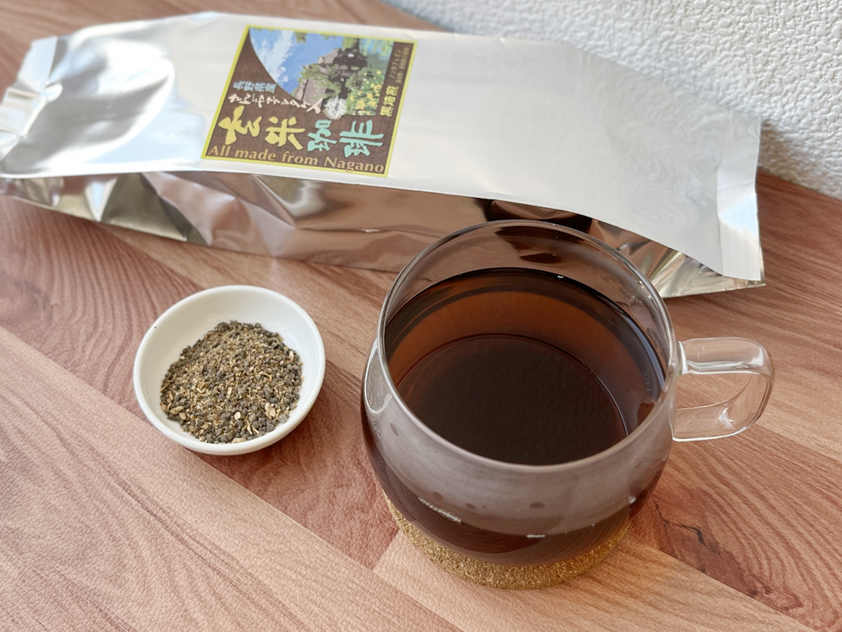 カップに注いださんごヤマブシタケ入り玄米珈琲